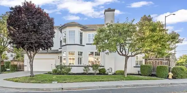 38101 Cambridge Court