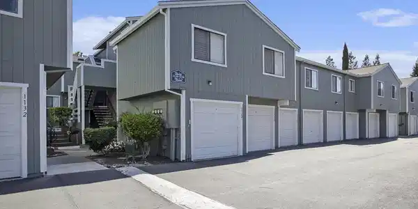 1126 Maywood Ln