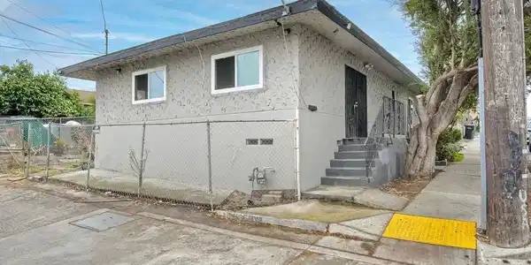 325 Dewey Street