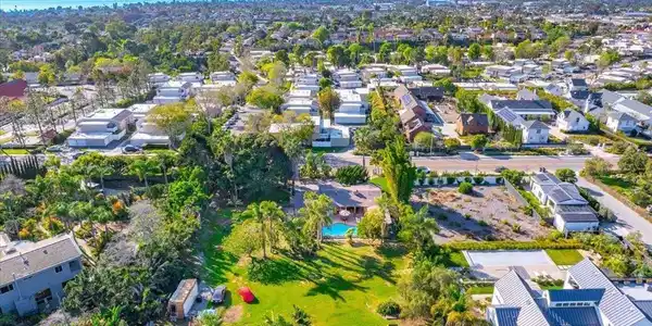 1386 Lake Drive