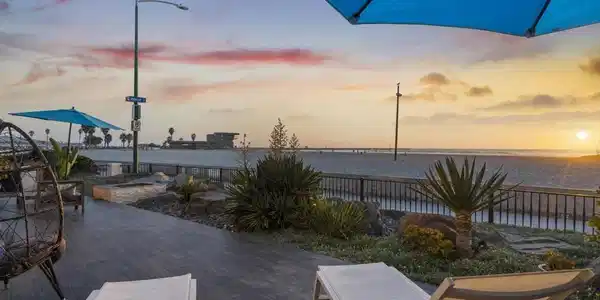 2727 Ocean Front Walk