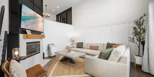 6237 Surfcove