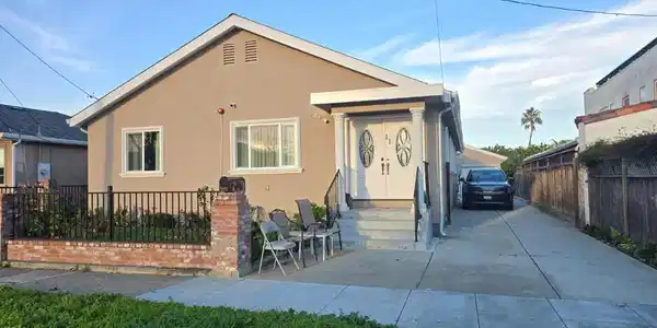 11 Lindbergh Street