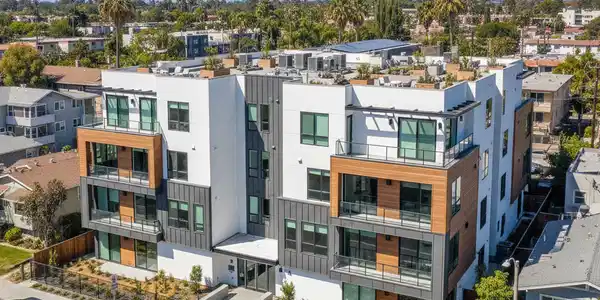 5649 5649 Lauretta