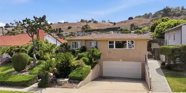 1027 S Malgren