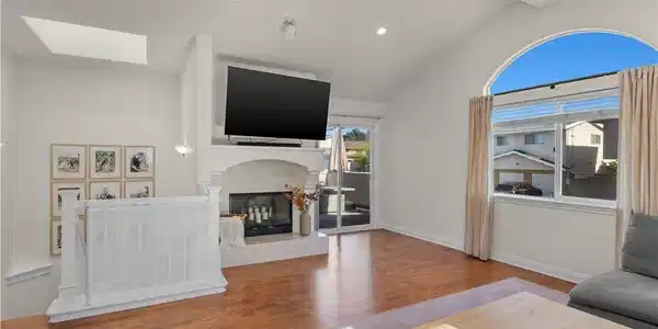 2213 Carnegie Lane