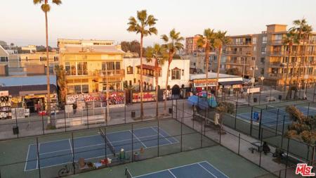 1915 Ocean Front Walk