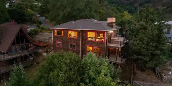 1087 Hillside Dr