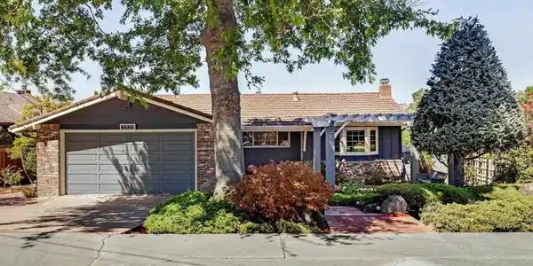 2525 Bruce Dr