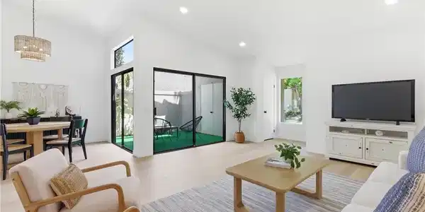 8566 Fallbrook