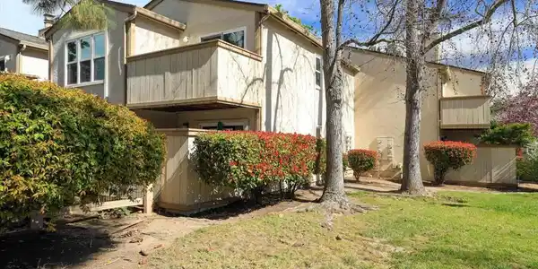 375 Camelback Rd