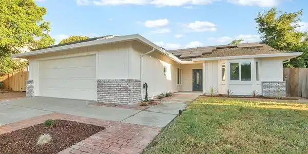 1060 Woodglen Dr