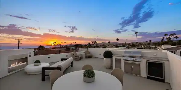 245 W El Portal