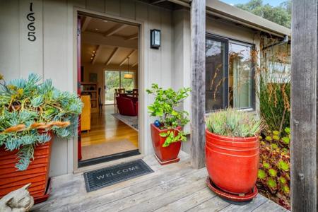 1665 Military Avenue