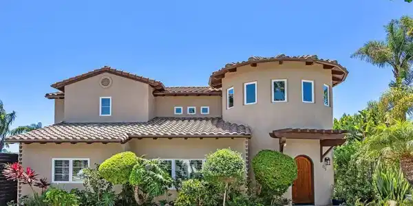 213 Hillcrest Dr.