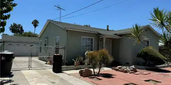 1418 W Burnett
