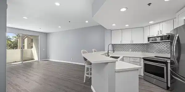 640 Camino De La Reina