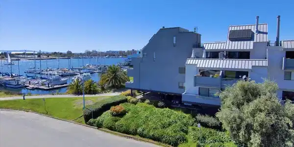 1 W Embarcadero