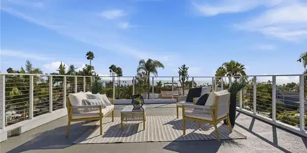 103 W Avenida Santiago