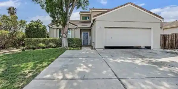 336 Lakespring Pl