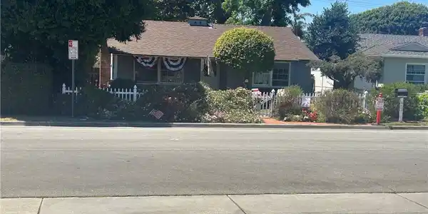 427 Irvine Avenue