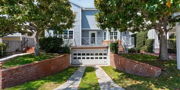 736 F Ave