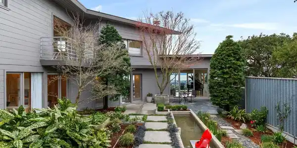 2 Gravatt Drive