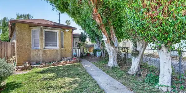 2211 Amherst