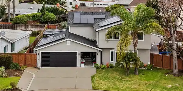 9211 Hyde Park