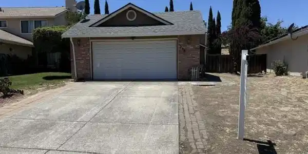 559 Azores Cir