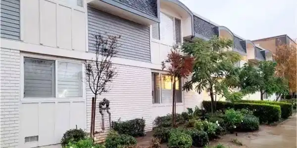 1725 Loma