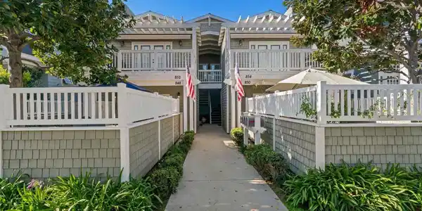 848 E Avenue