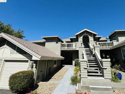 61 Bridle Path Ln