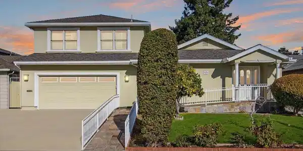 2425 Alvarado Dr