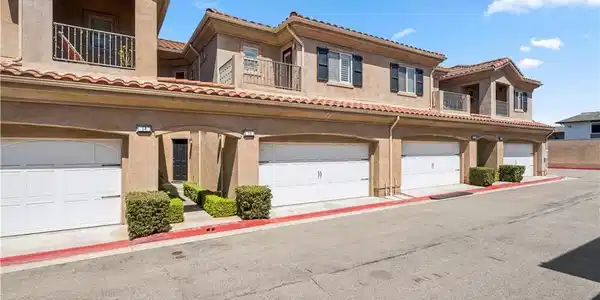 20402 Santa Ana