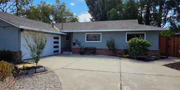 994 Colonial Lane