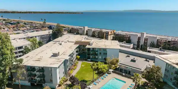 960 Shorepoint Court