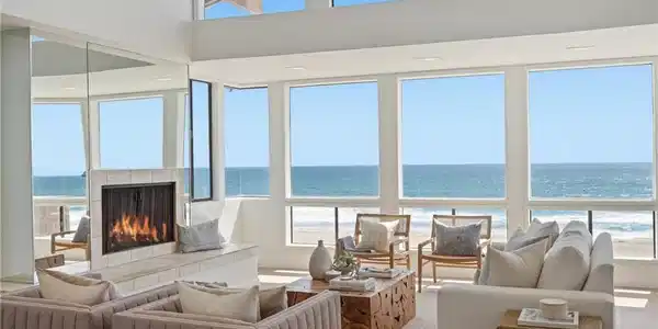 2516 The Strand
