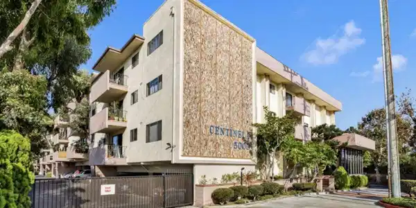 5000 S Centinela Avenue