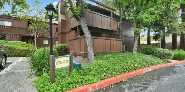 828 Camelback Place