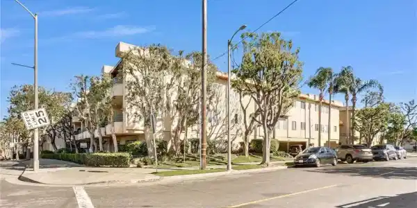 2222 S Mesa