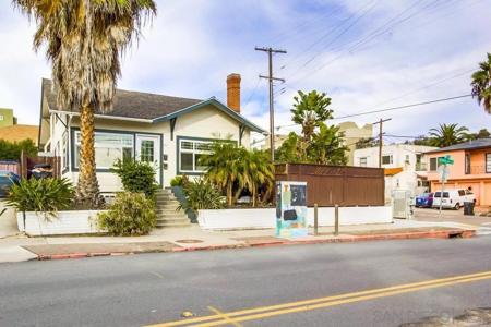 744 Robinson Ave