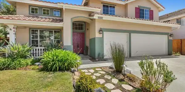 3387 Avenida Nieve