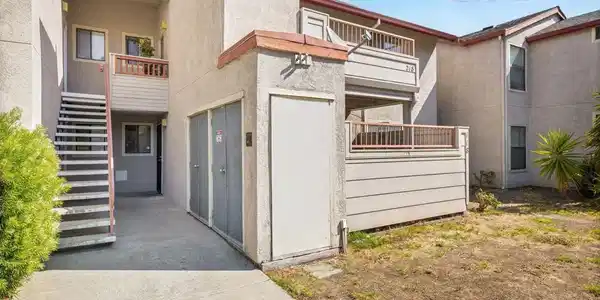 8 Lancaster Cir