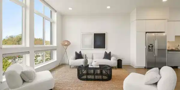 3768 3768 Capitol Ave