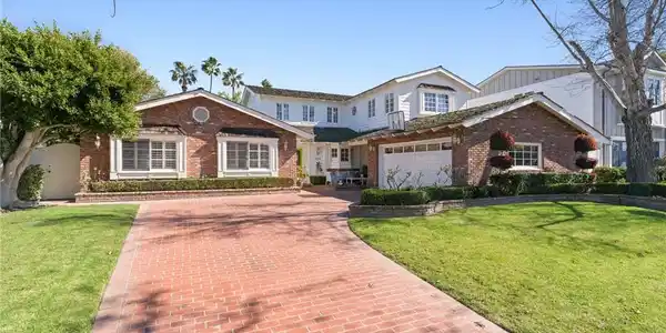 1924 Leeward Lane
