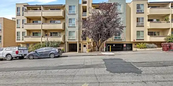 77 Fairmount Ave