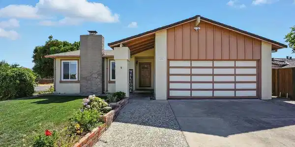 2702 Chinook Ct