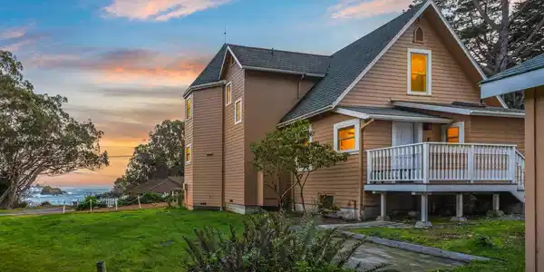 45180 Headlands Drive