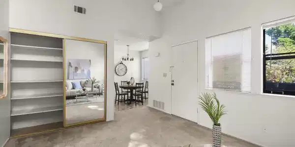 833 Camelback Pl